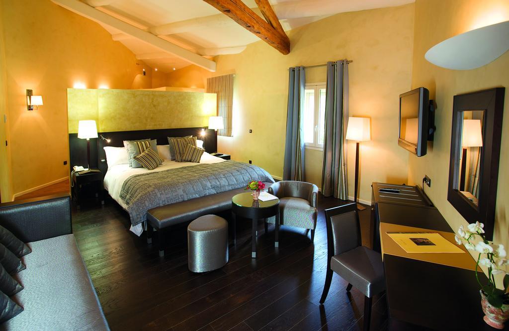 Hotel & Restaurants - Maison Chabran Pont-de-lʼIsère Eksteriør bilde